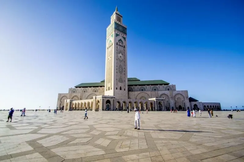A stunning view of the Islamic mosque in Casablanca, Morocco, a prominent tourist attraction showcasing exquisite architecture.